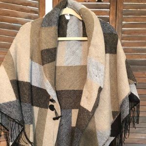 Beautiful cape never worn - purchased at Cracker Barrell